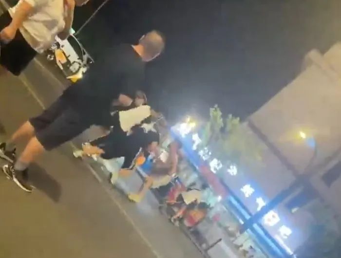 事发现场（视频截图）