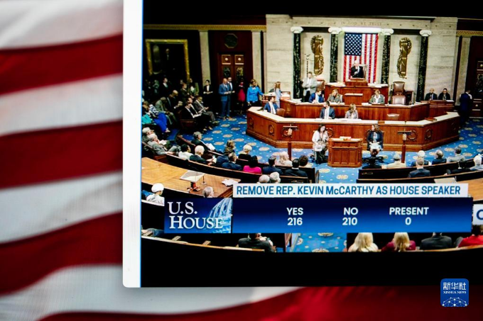 美众议院投票罢免共和党籍众议长麦卡锡