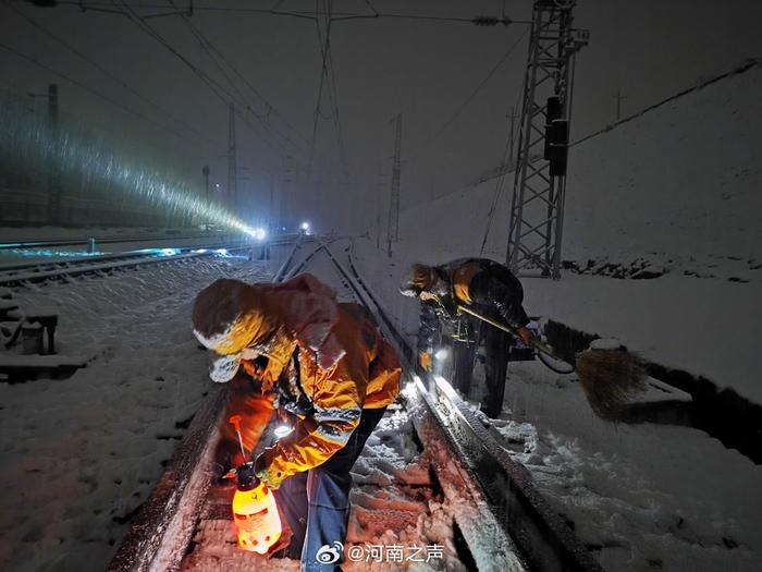 鹅毛大雪漫天飞！部分旅客列车停运 多地停课、错峰上下班