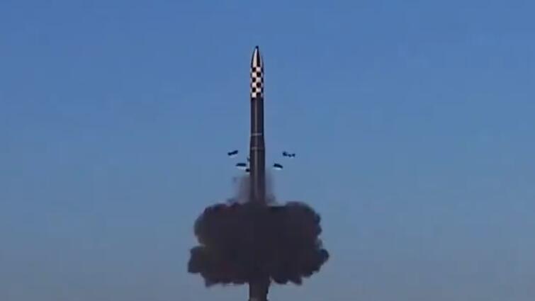 朝鲜发射洲际弹道导弹 金正恩观摩并表示“极为满意”