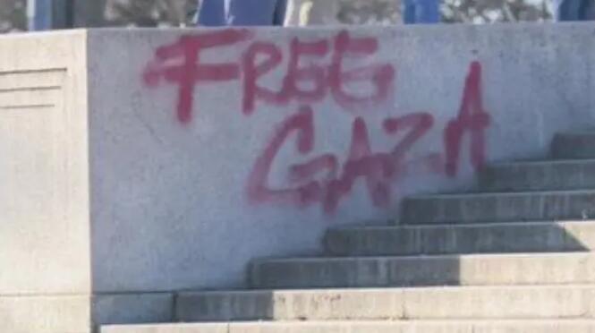 林肯纪念堂台阶被涂鸦“解放加沙” 需数天才能清除